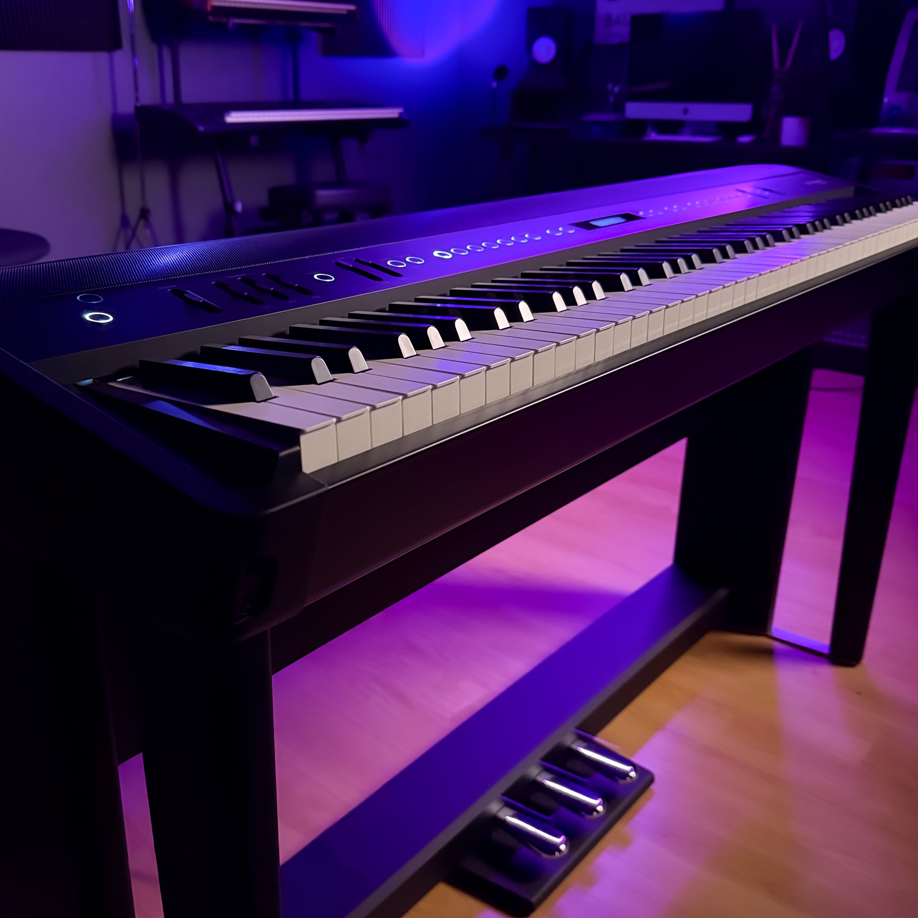 Roland FP-90X Digital Piano - Black - View 3