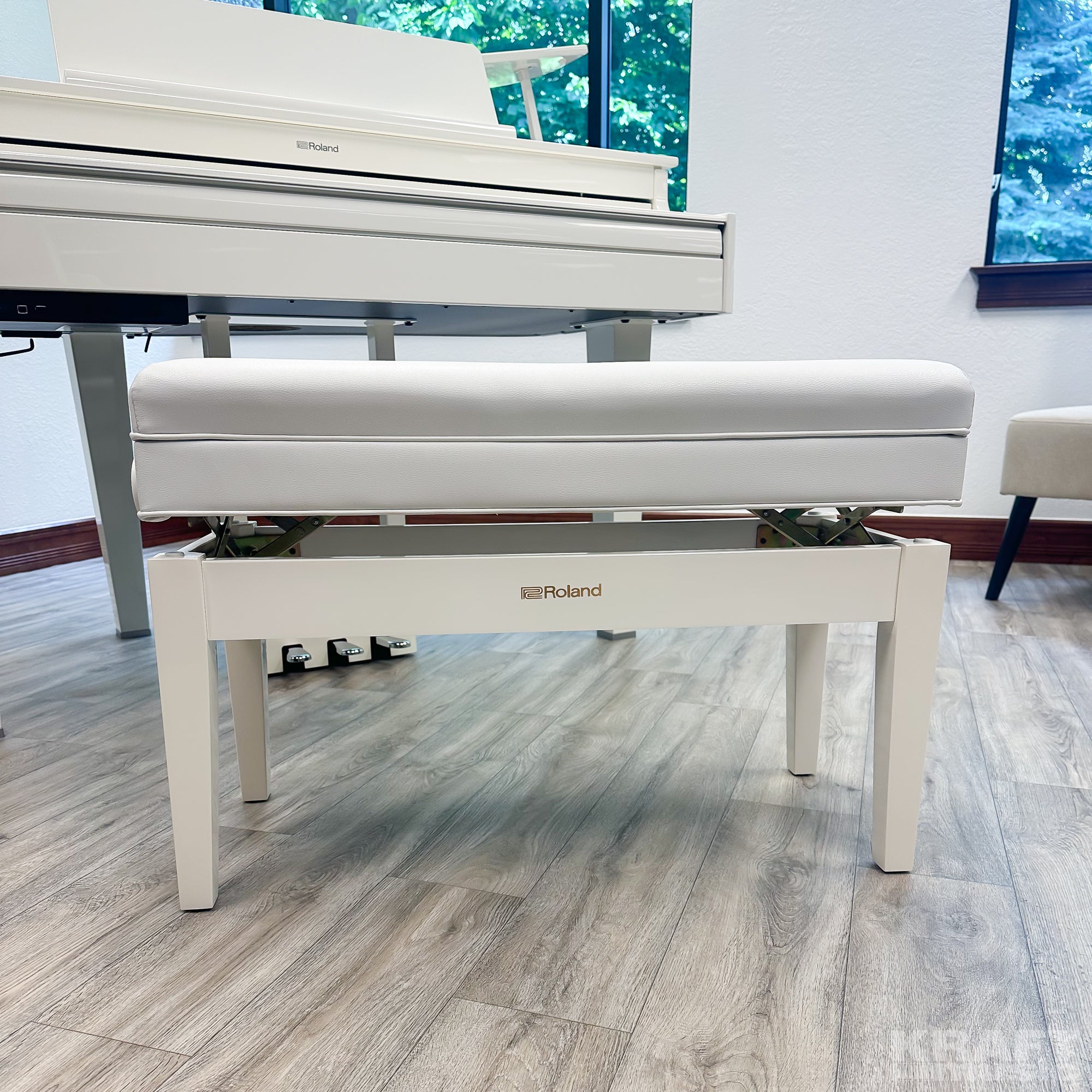 Roland GP-6 Digital Grand Piano - Polished White - bench