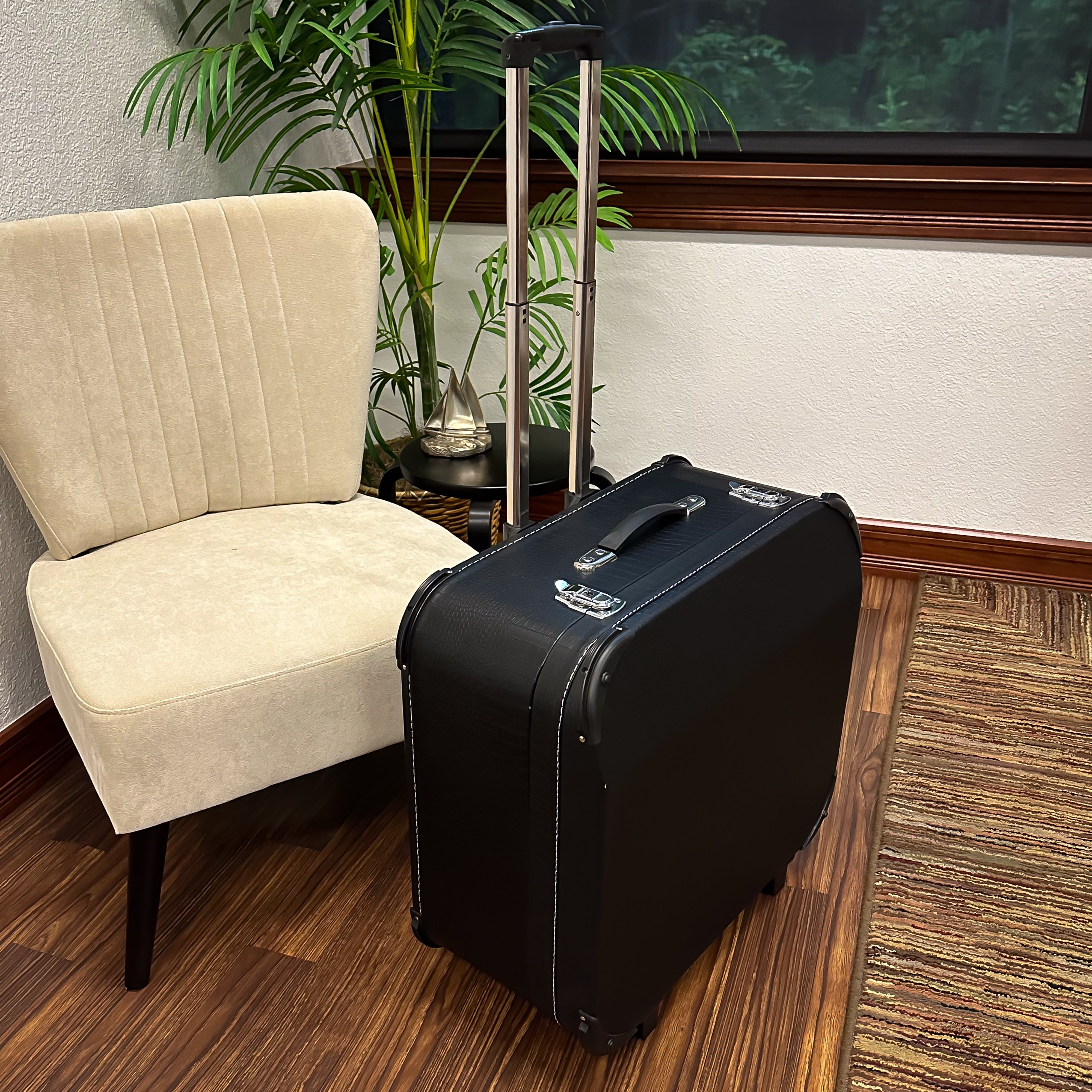 Alacran APC120STD Rolling Accordion Case in a stylish living space
