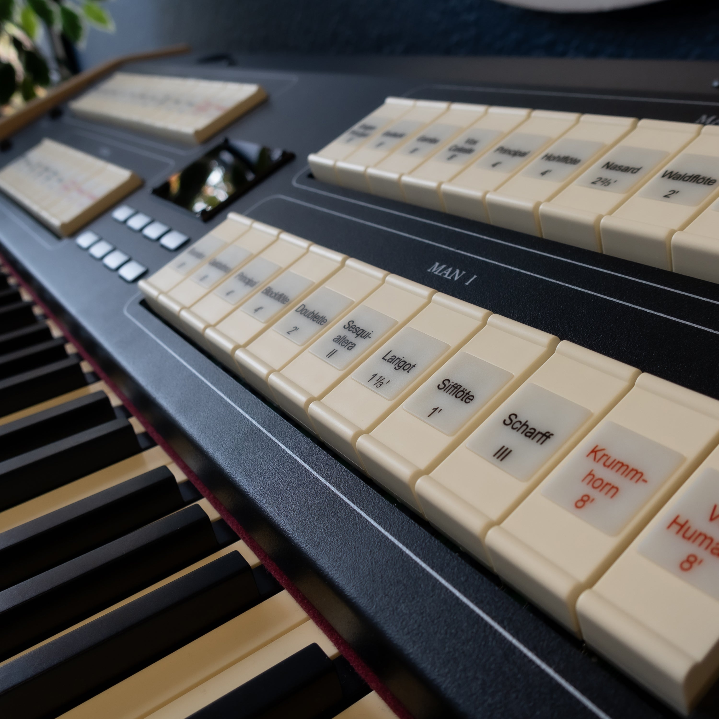 Viscount Cantorum Trio Plus 3 Manual Portable Organ - View 4