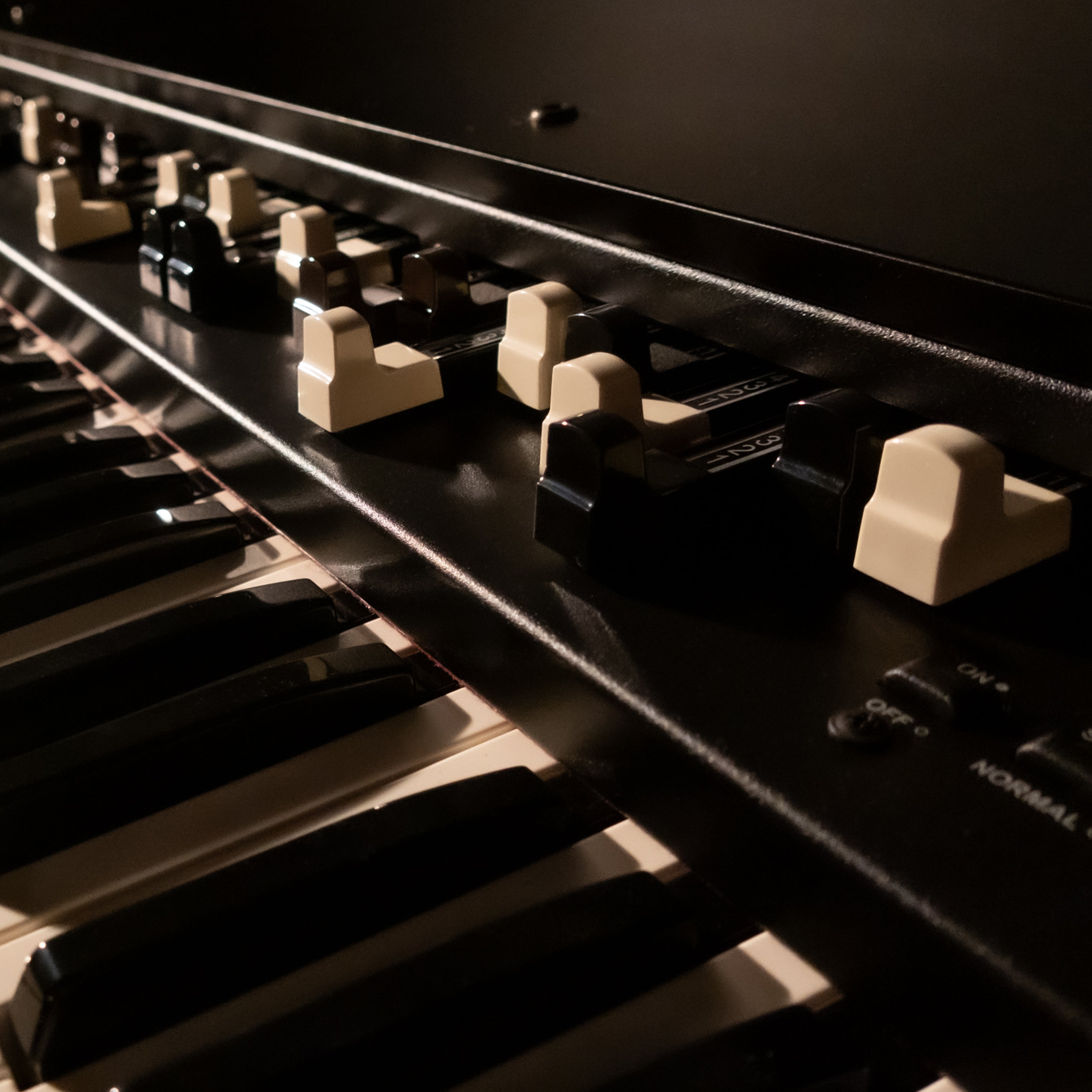 Viscount Legend SOUL 261 Digital Tonewheel Organ - Black - View 5