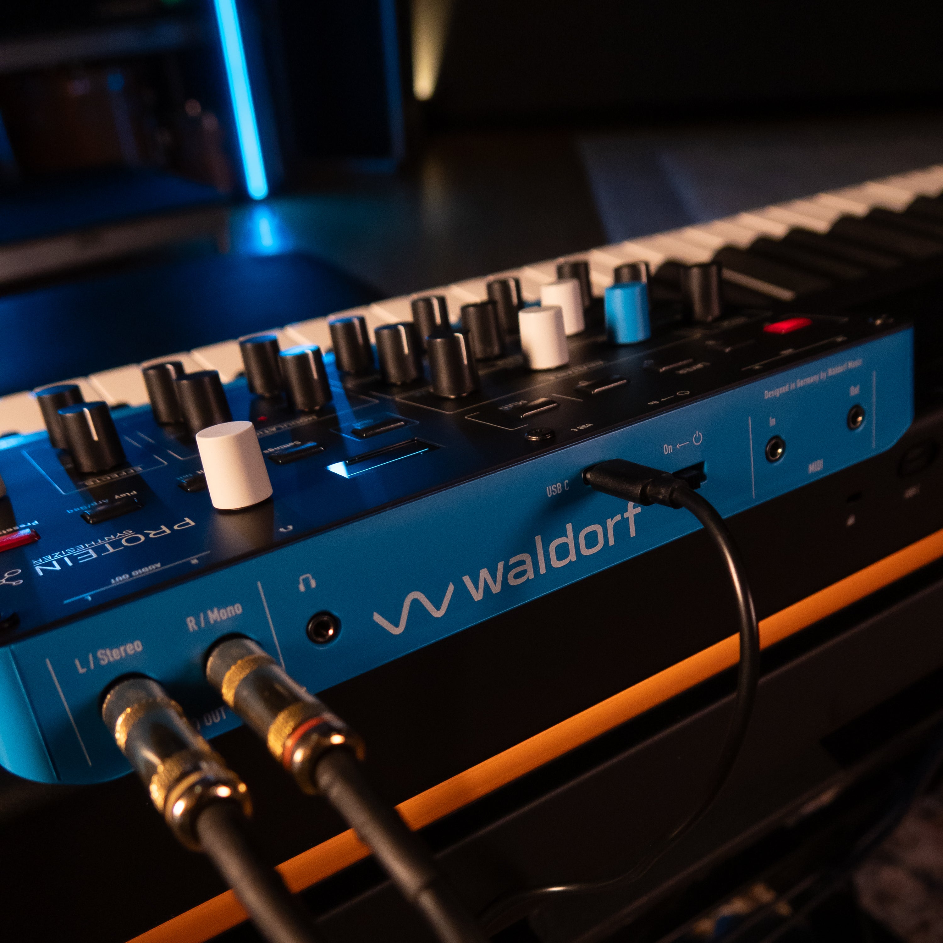 Waldorf Protein 8-Voice Desktop Wavetable Synthesizer CONTROLLER