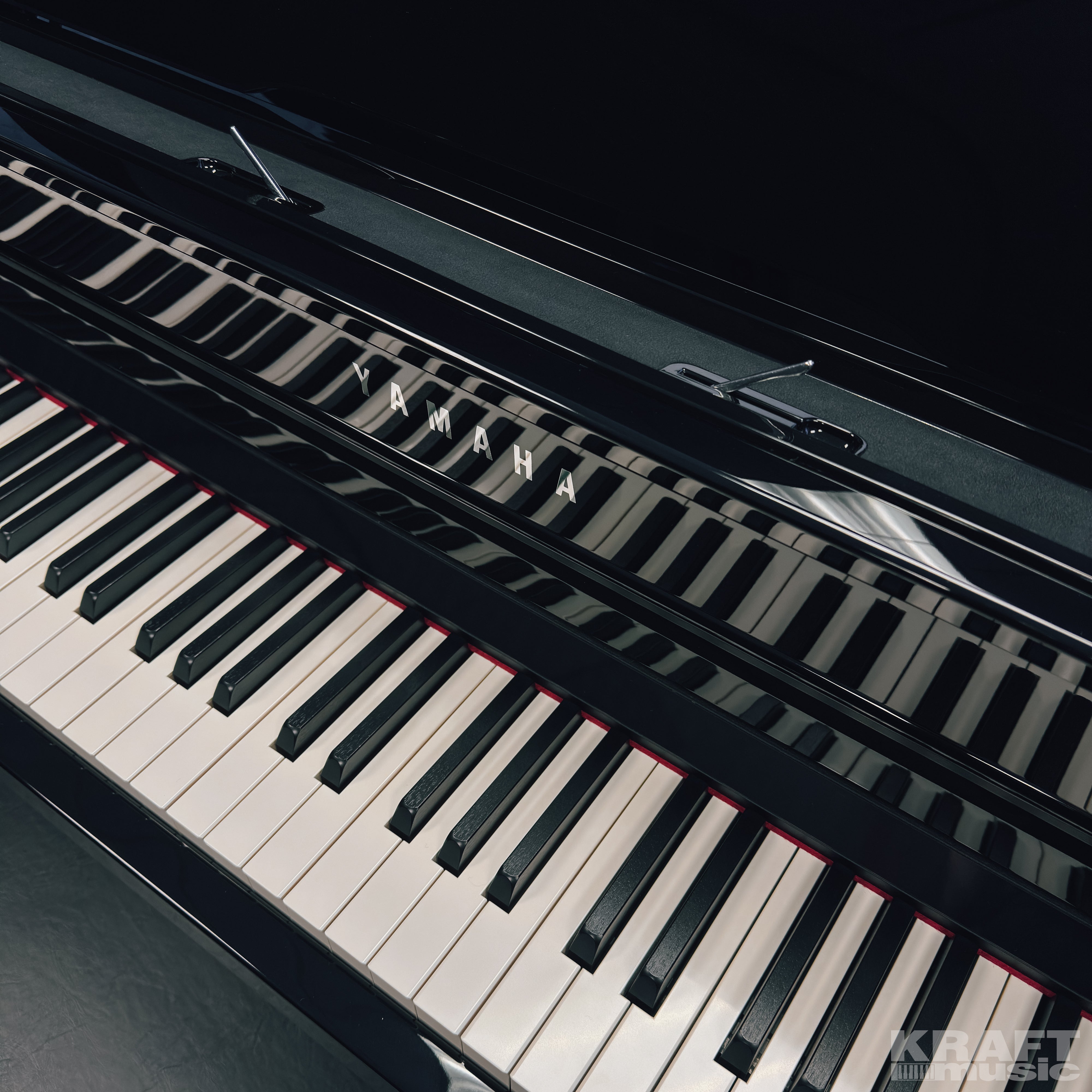 Yamaha Clavinova CSP-295GP Digital Grand Piano - Polished Ebony