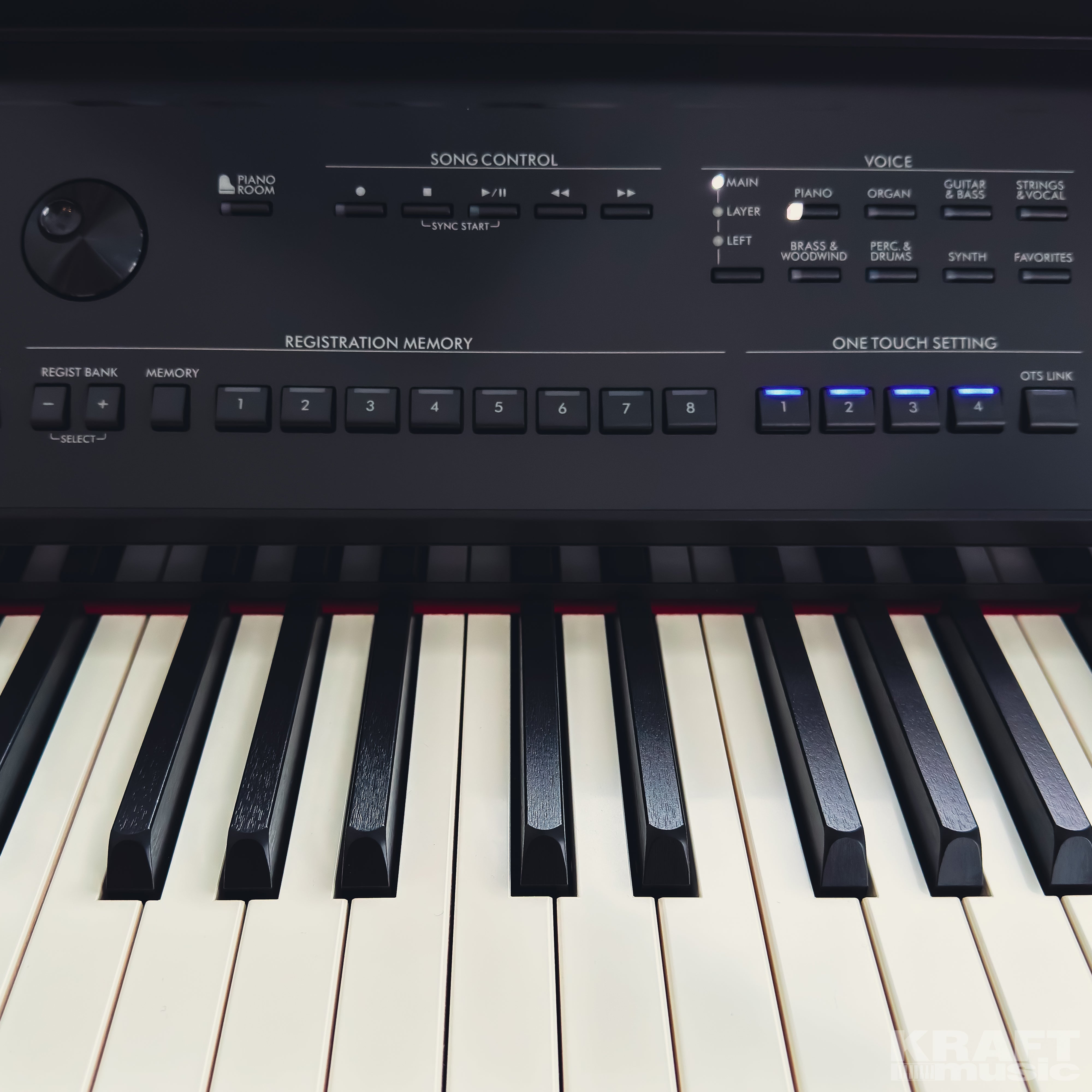 Yamaha Clavinova CVP-909 Digital Piano - Matte Black - controls view 4