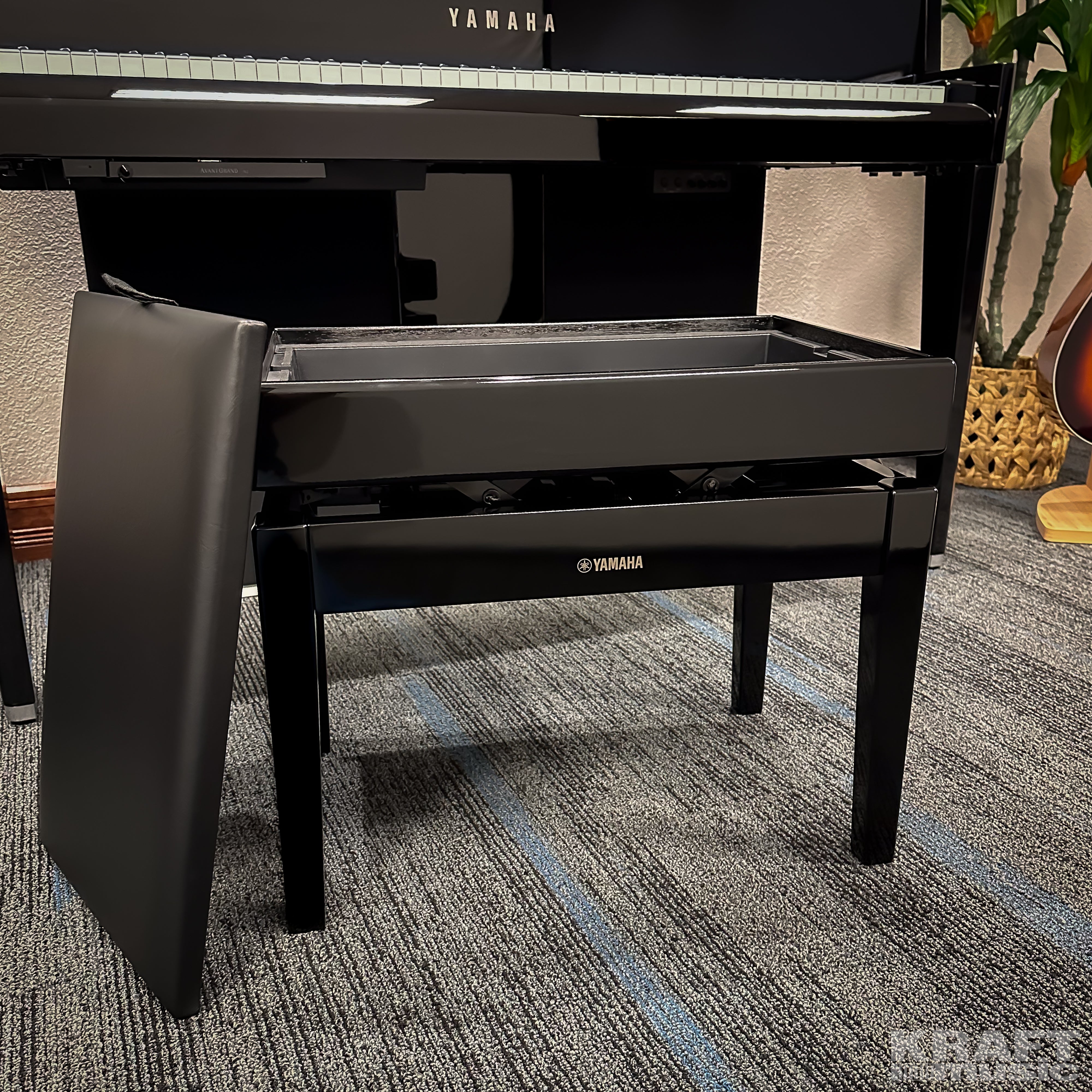 Yamaha AvantGrand N2 Hybrid Piano - Polished Ebony - bench open