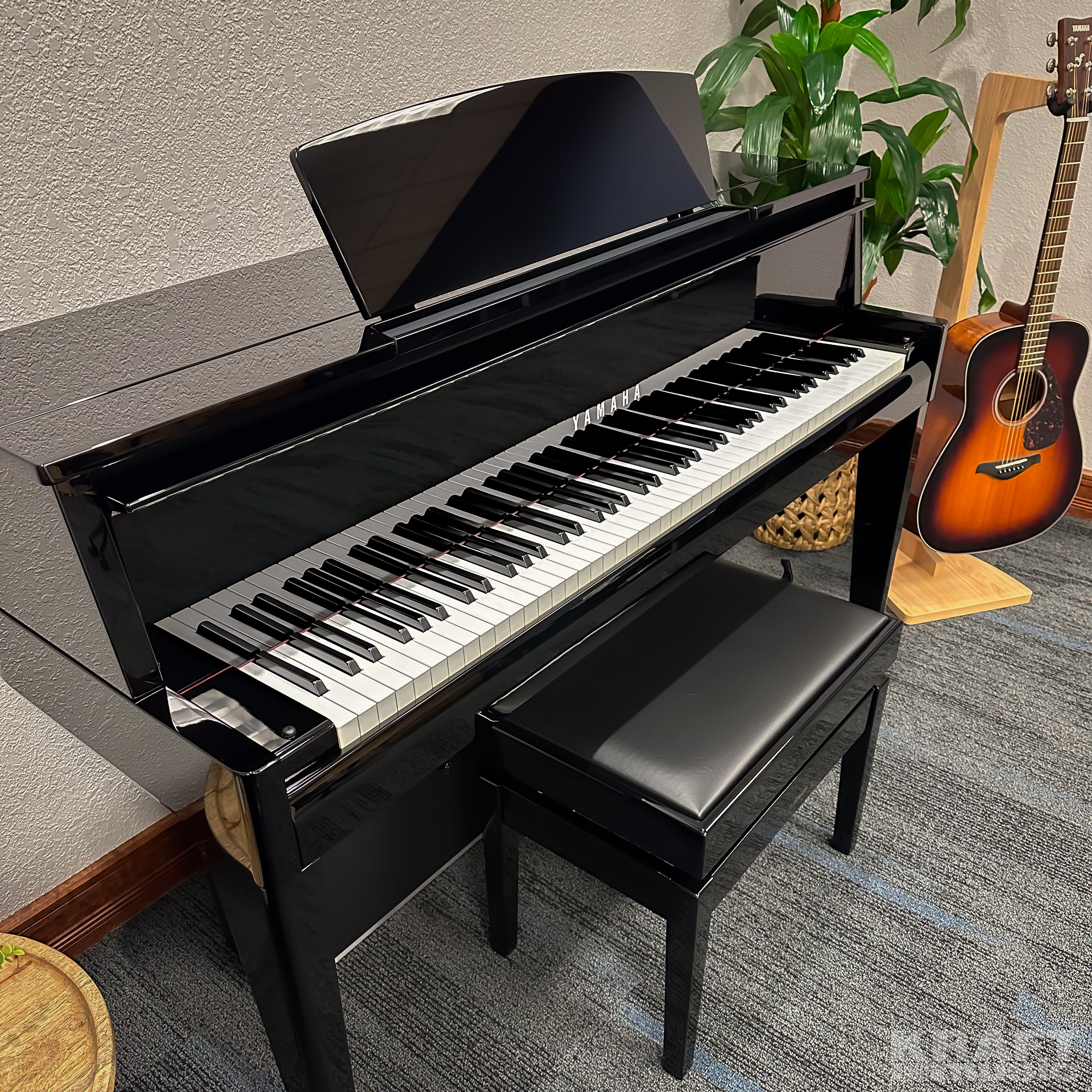 Yamaha AvantGrand N2 Hybrid Piano - Polished Ebony - facing right in a stylish room