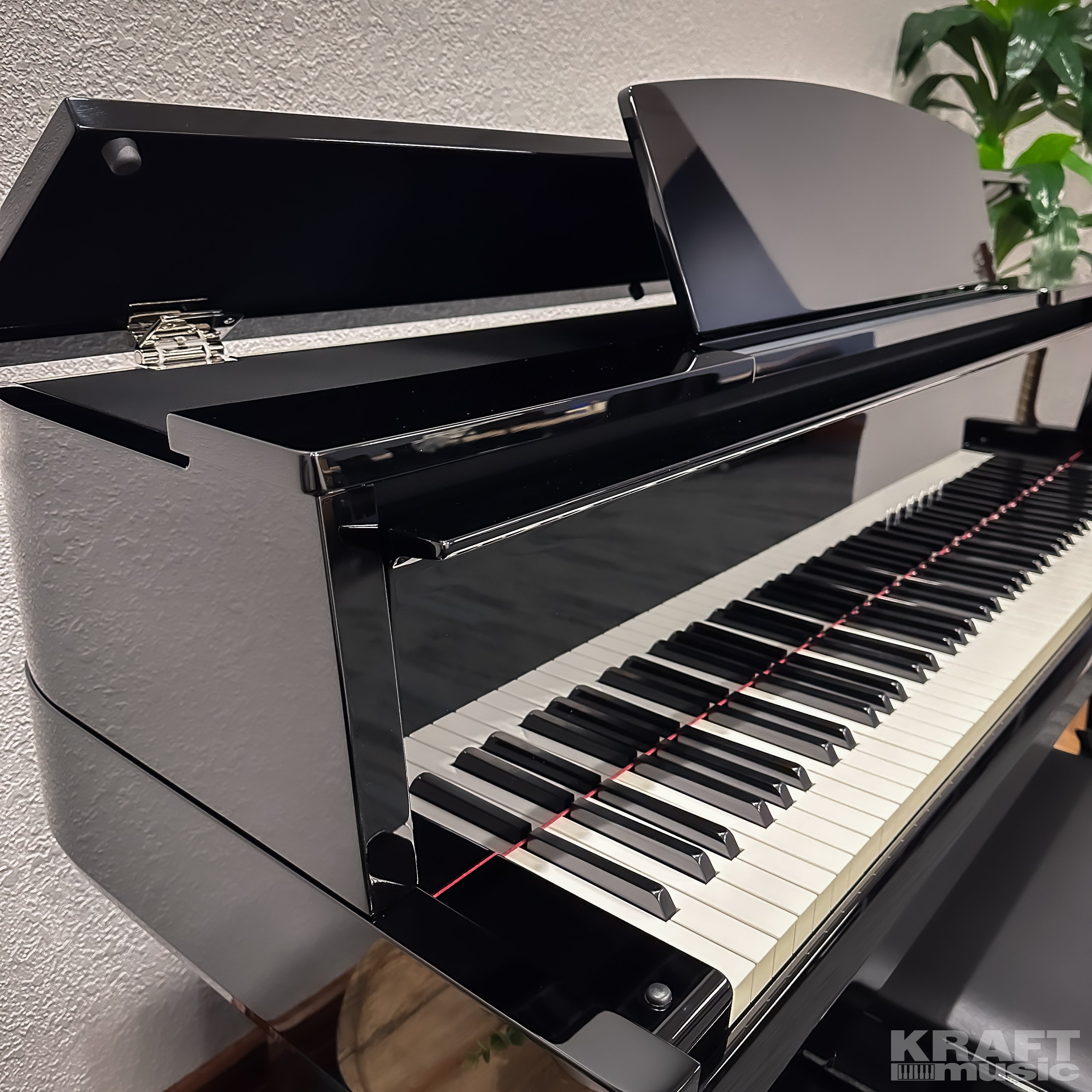 Yamaha AvantGrand N2 Hybrid Piano - Polished Ebony - close up from the left