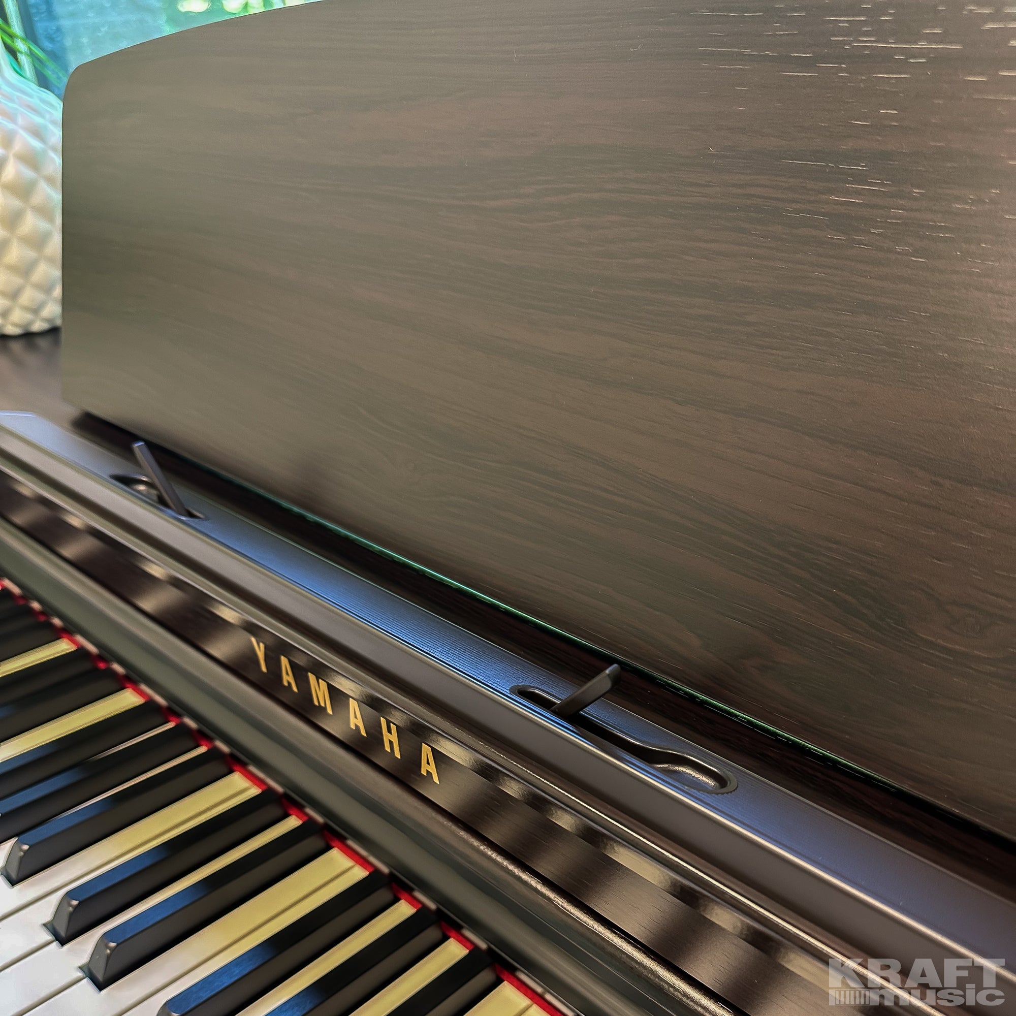 Yamaha Clavinova CLP-725 Digital Piano - Rosewood - music score braces