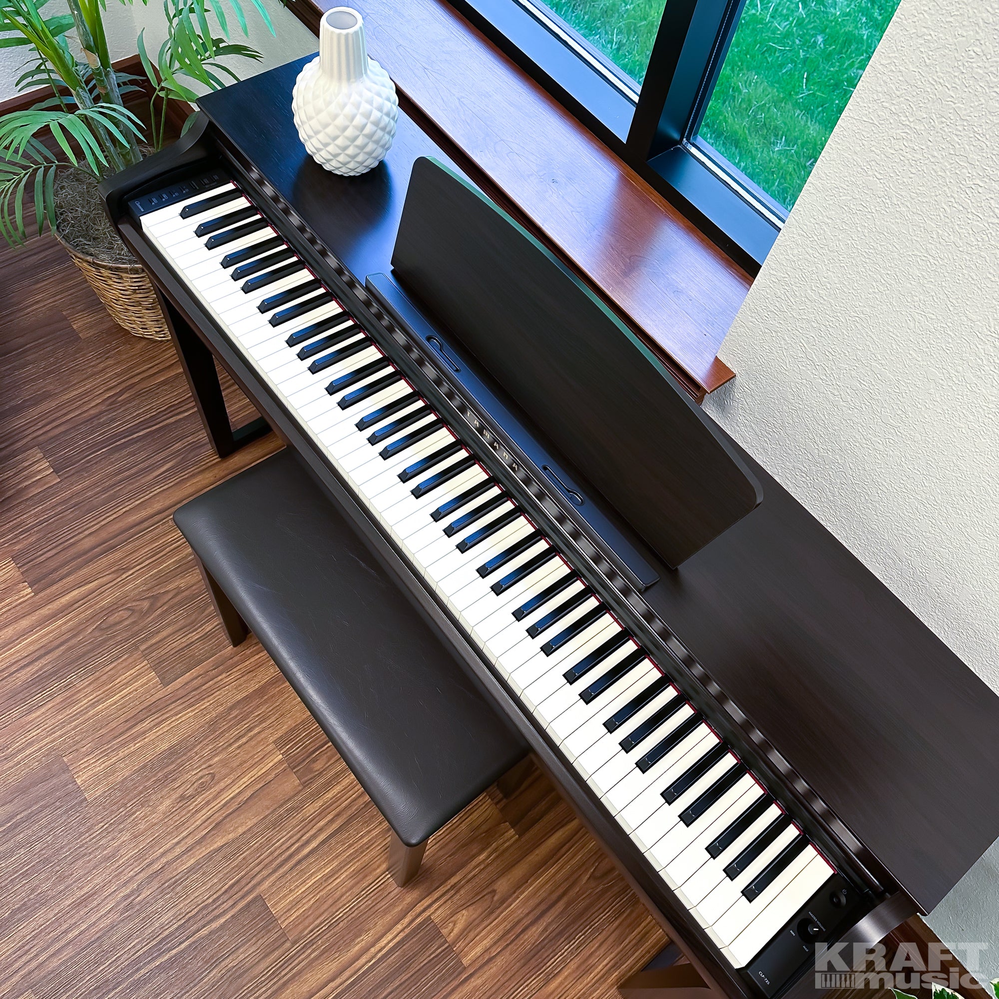 Yamaha Clavinova CLP-725 Digital Piano - Rosewood - top view facing left
