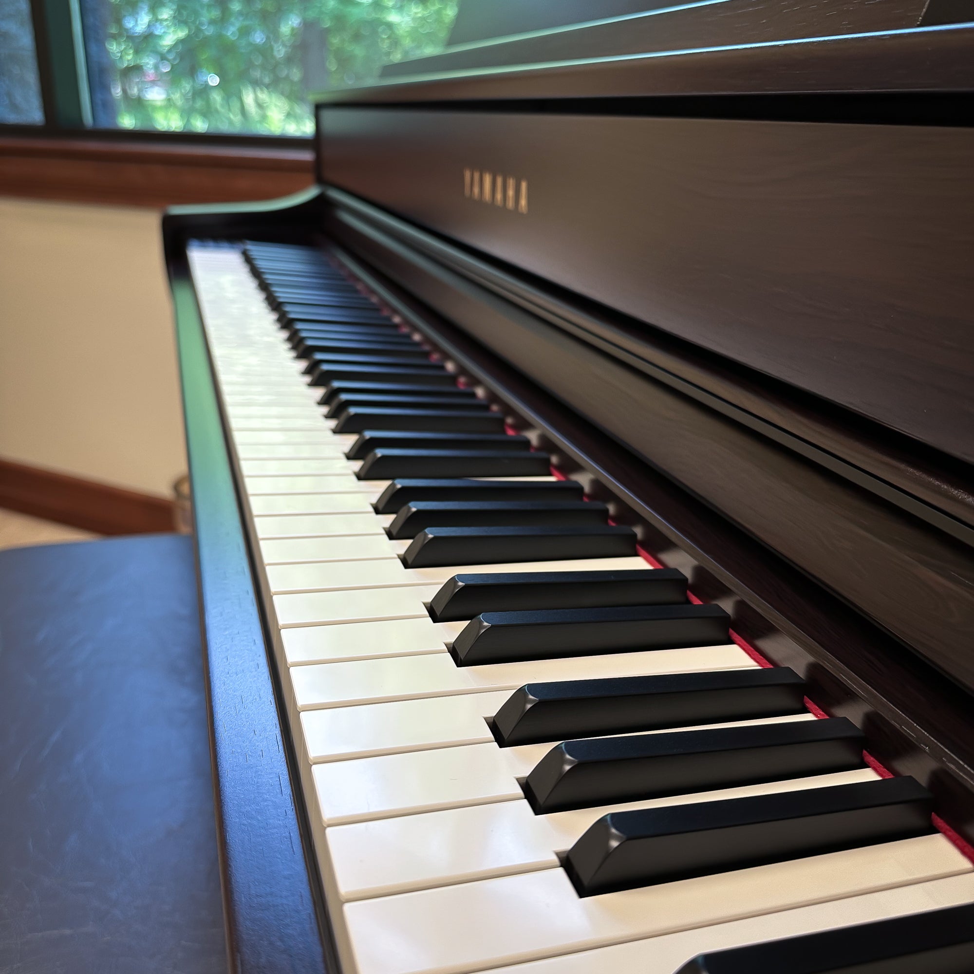 Yamaha Clavinova CLP-745 Digital Piano - Rosewood - close up of keybed