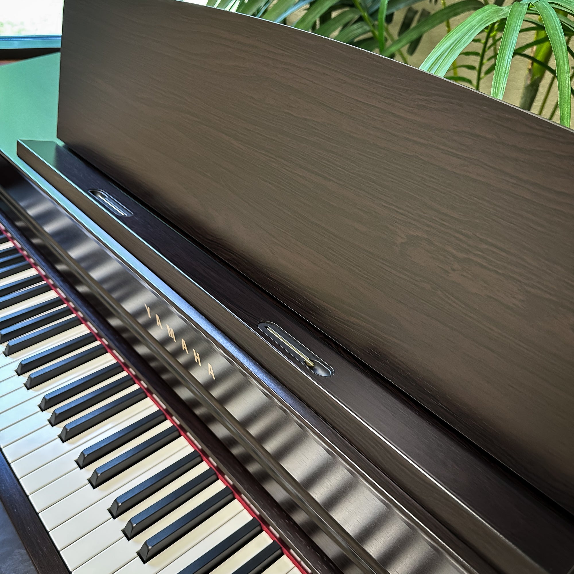 Yamaha Clavinova CLP-745 Digital Piano - Rosewood - music rest