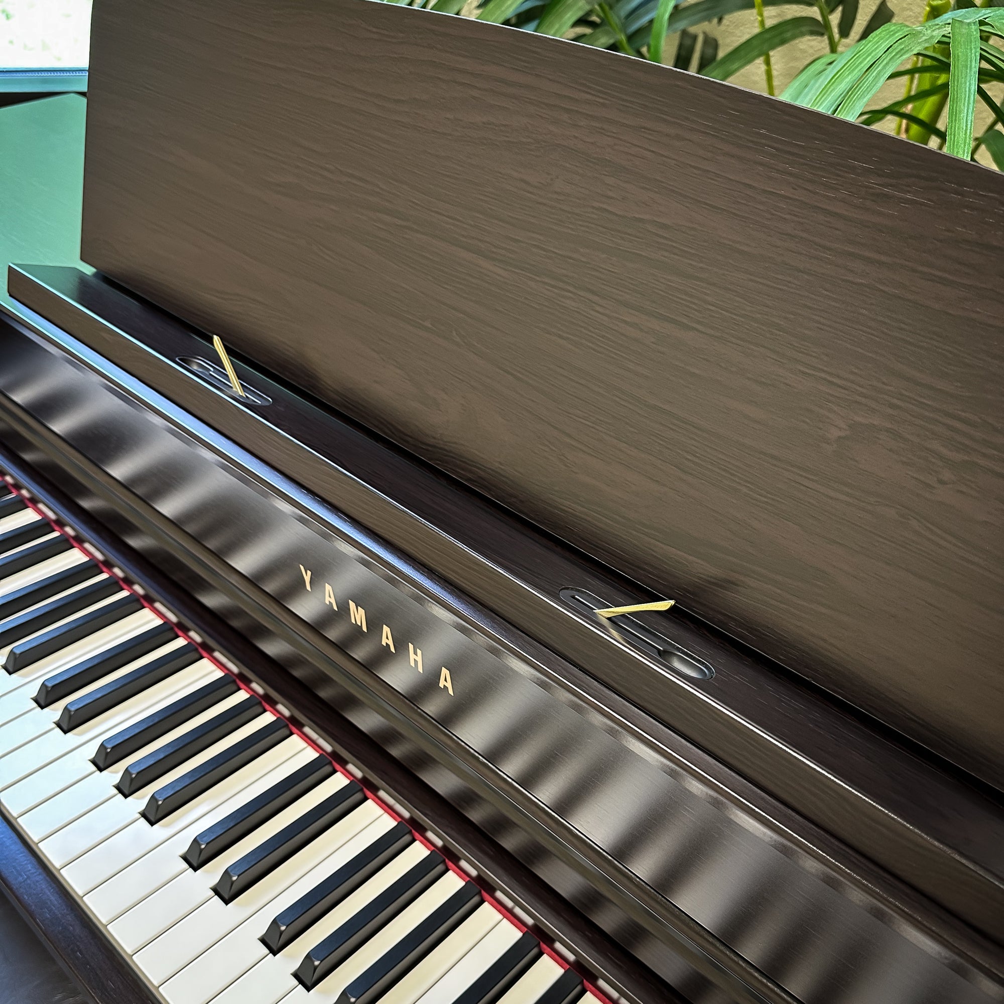 Yamaha Clavinova CLP-745 Digital Piano - Rosewood - music score braces