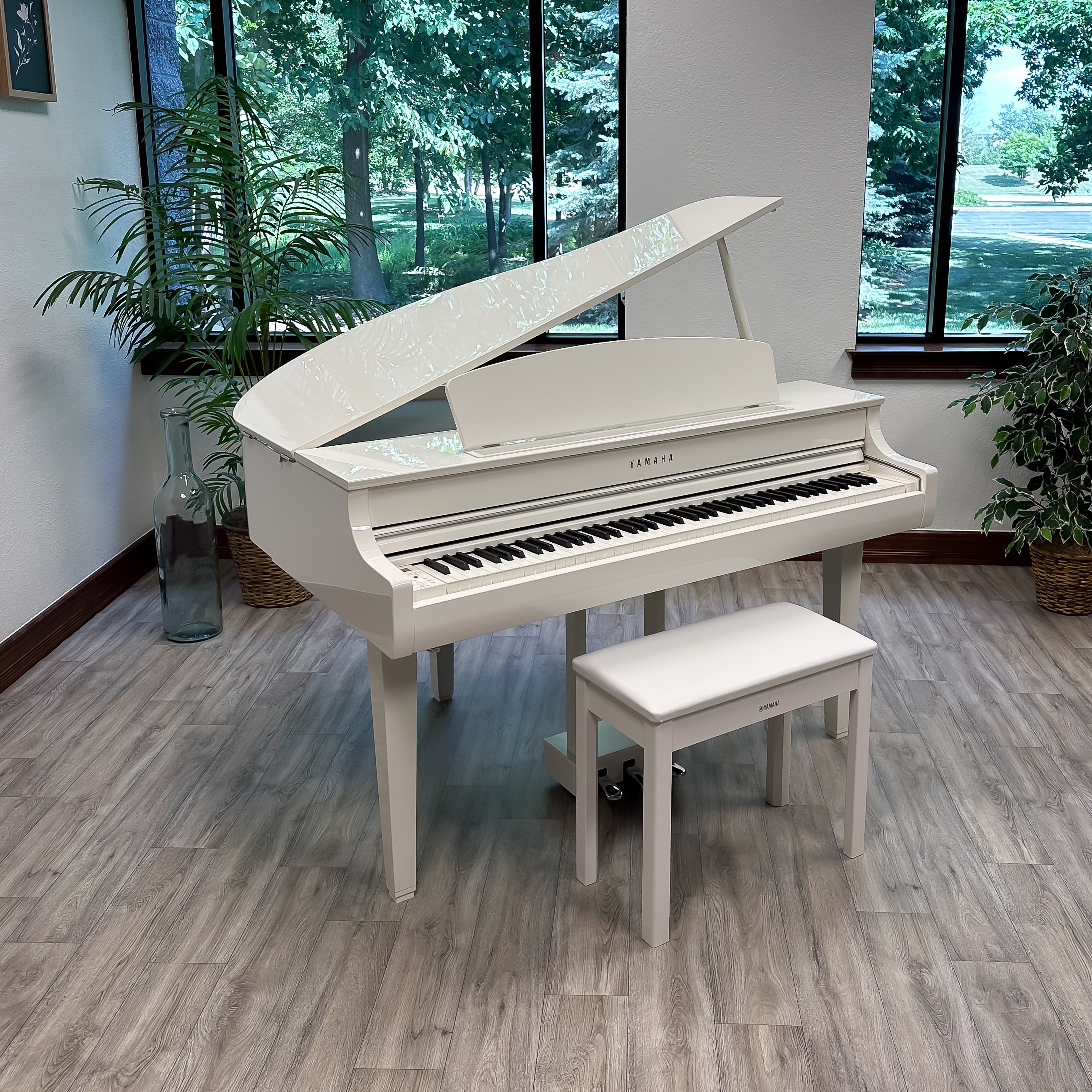 Yamaha Clavinova CLP-765GP Digital Piano - Polished White - Right angle