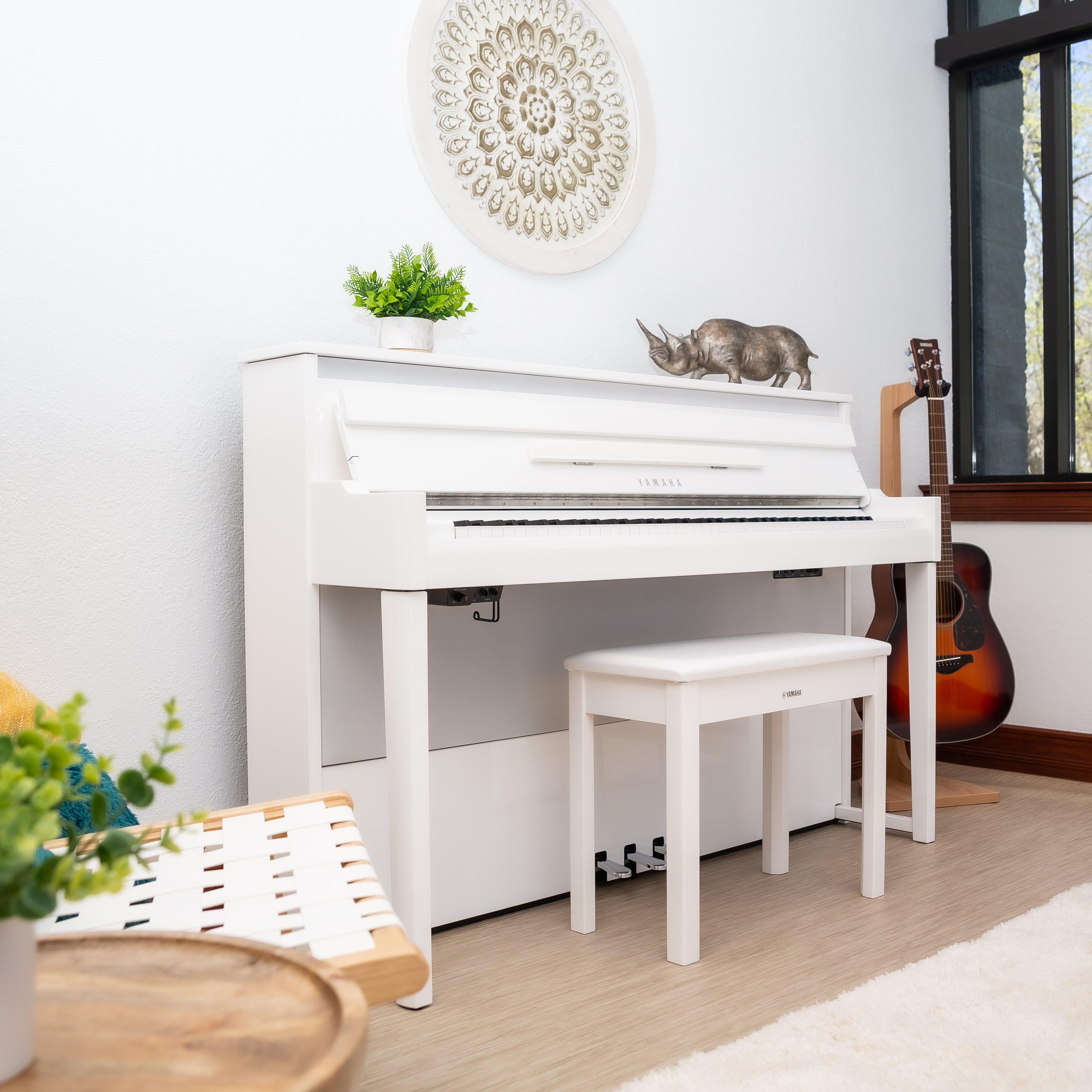 Yamaha AvantGrand NU1X Hybrid Piano - Polished Brilliant White - Right Angle