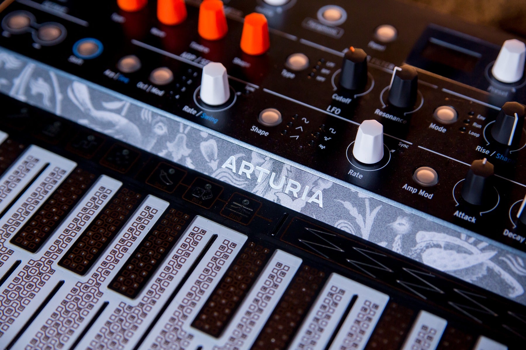 Arturia MicroFreak Experimental Hybrid Synth – Kraft Music