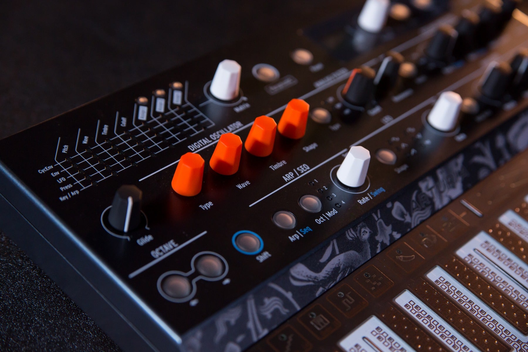 Arturia MicroFreak Experimental Hybrid Synth – Kraft Music
