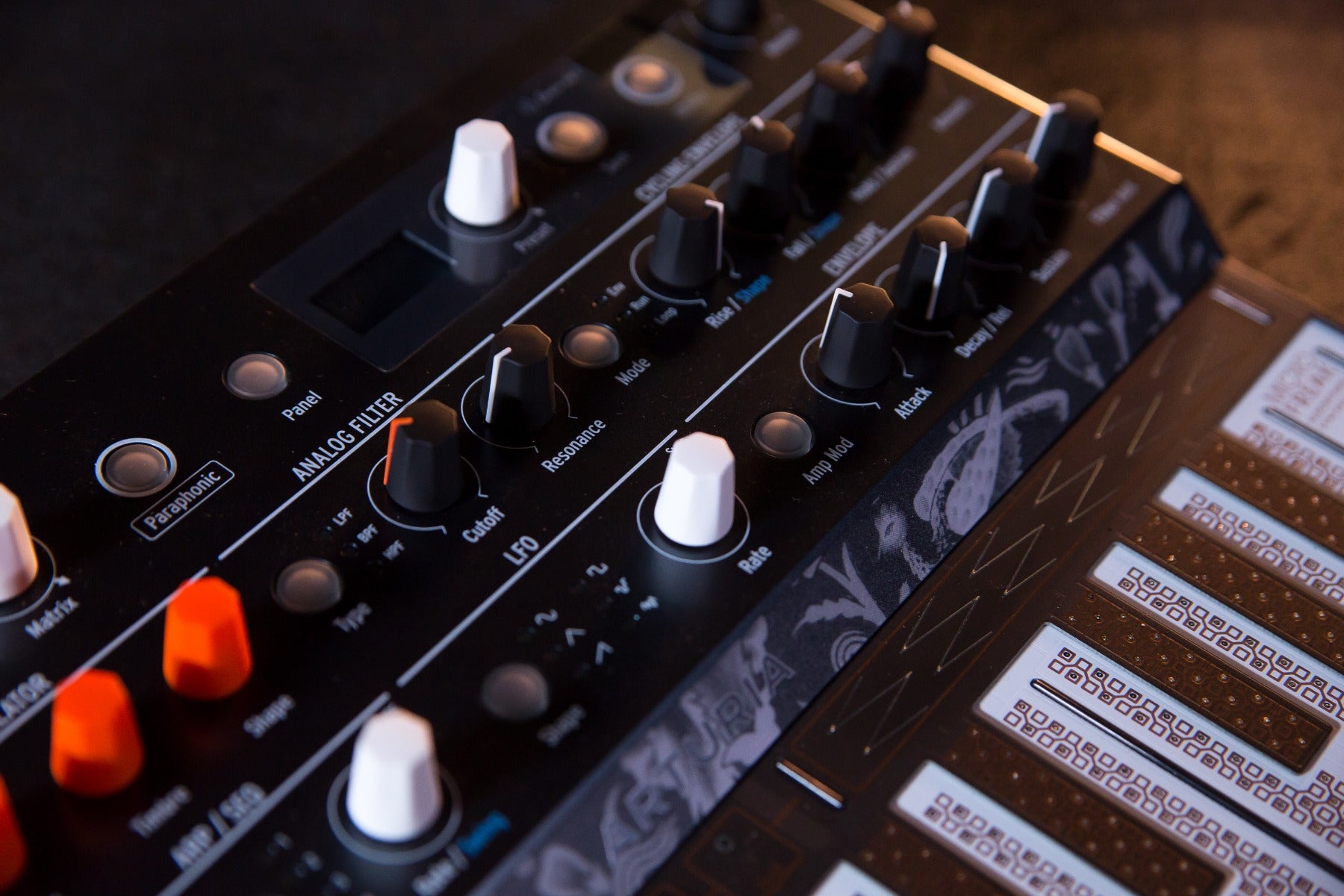 Arturia MicroFreak Experimental Hybrid Synth – Kraft Music