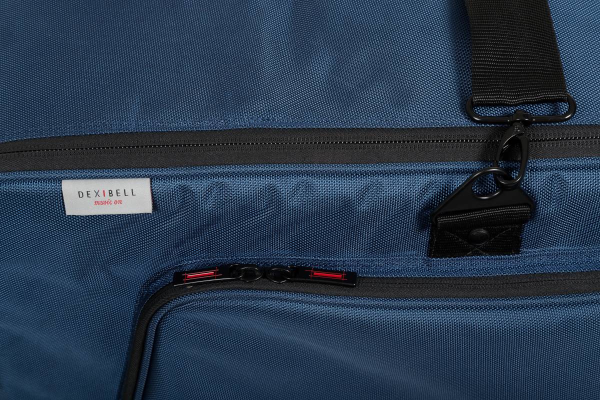 Detail view of zipper and hardware on Dexibell DX BAG73 PRO 73-Key Padded Keyboard Case with Wheels