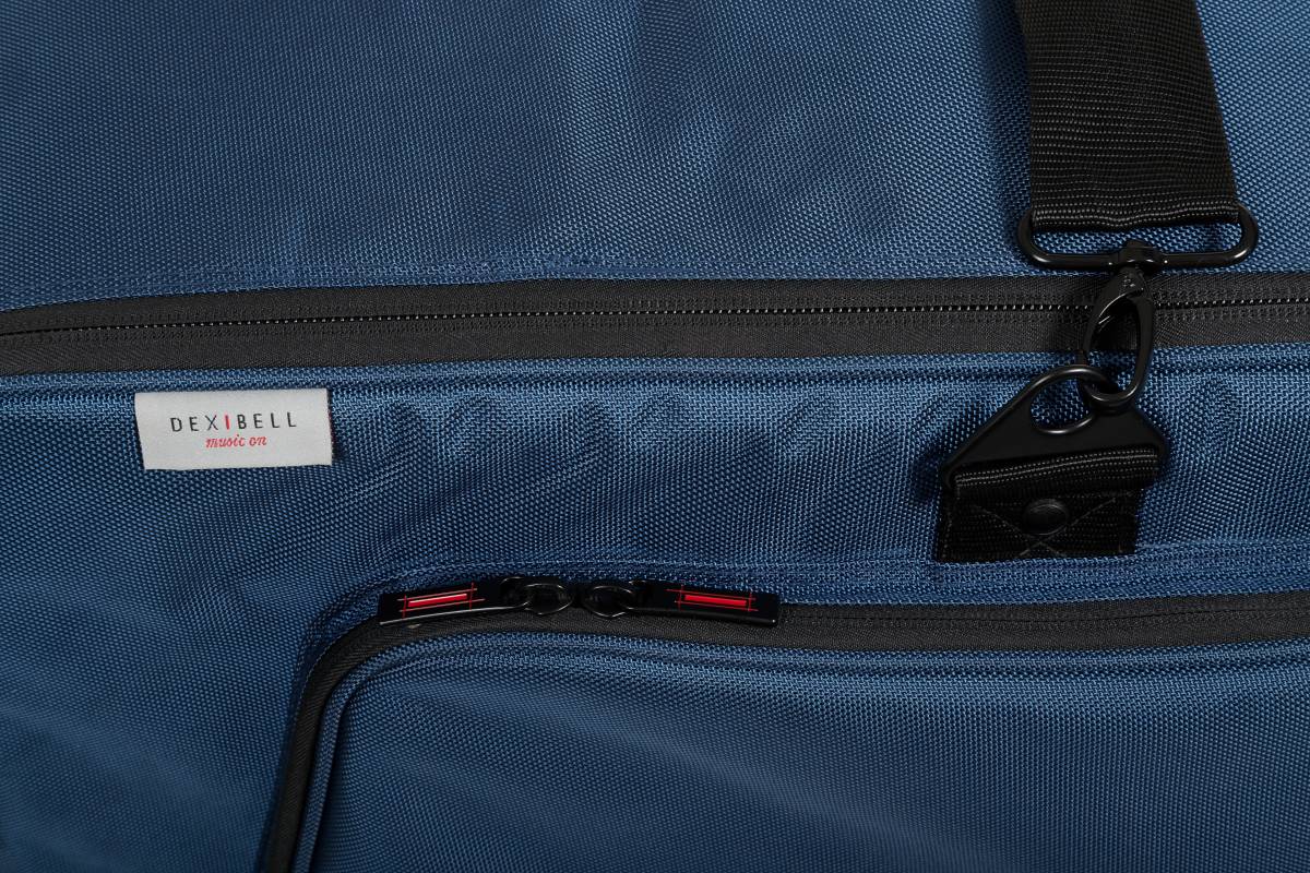 Detail view of zipper and hardware on Dexibell DX BAGS9S7PRO 88-Key Padded Keyboard Case with Wheels