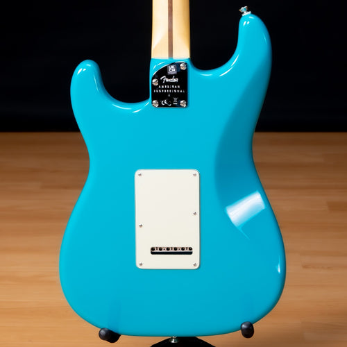 Fender American Pro II Stratocaster - Rosewood, Miami Blue view 3