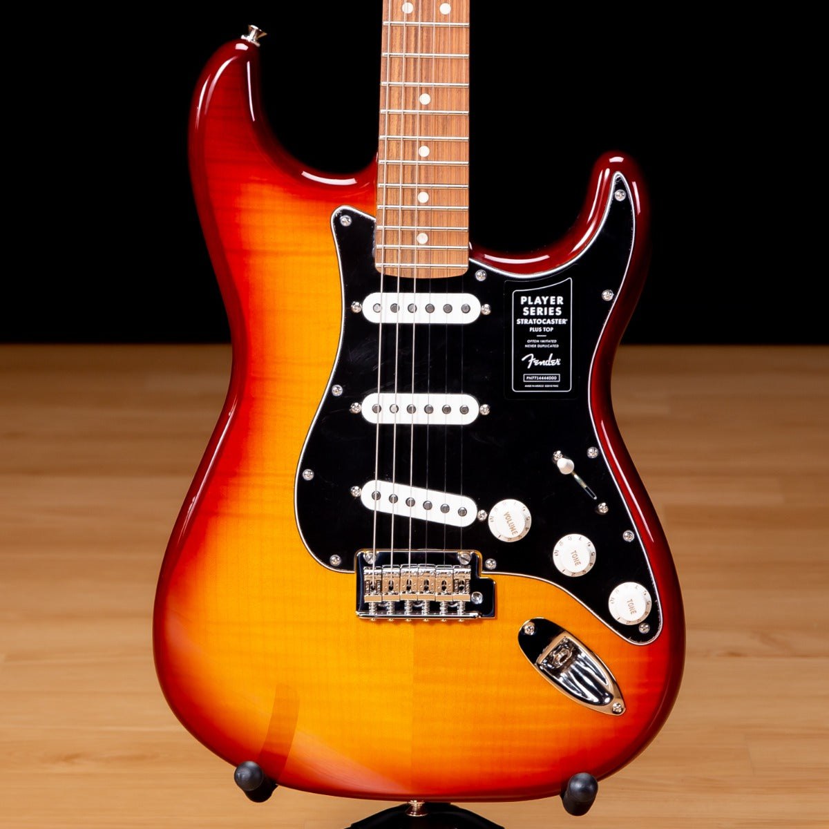 Fender Player Stratocaster Plus Top - Pau Ferro, Tobacco Sunburst view 1
