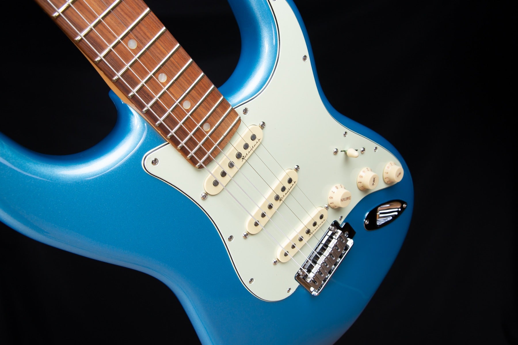 Fender Player Plus Stratocaster - Pau Ferro, Opal Spark view 5