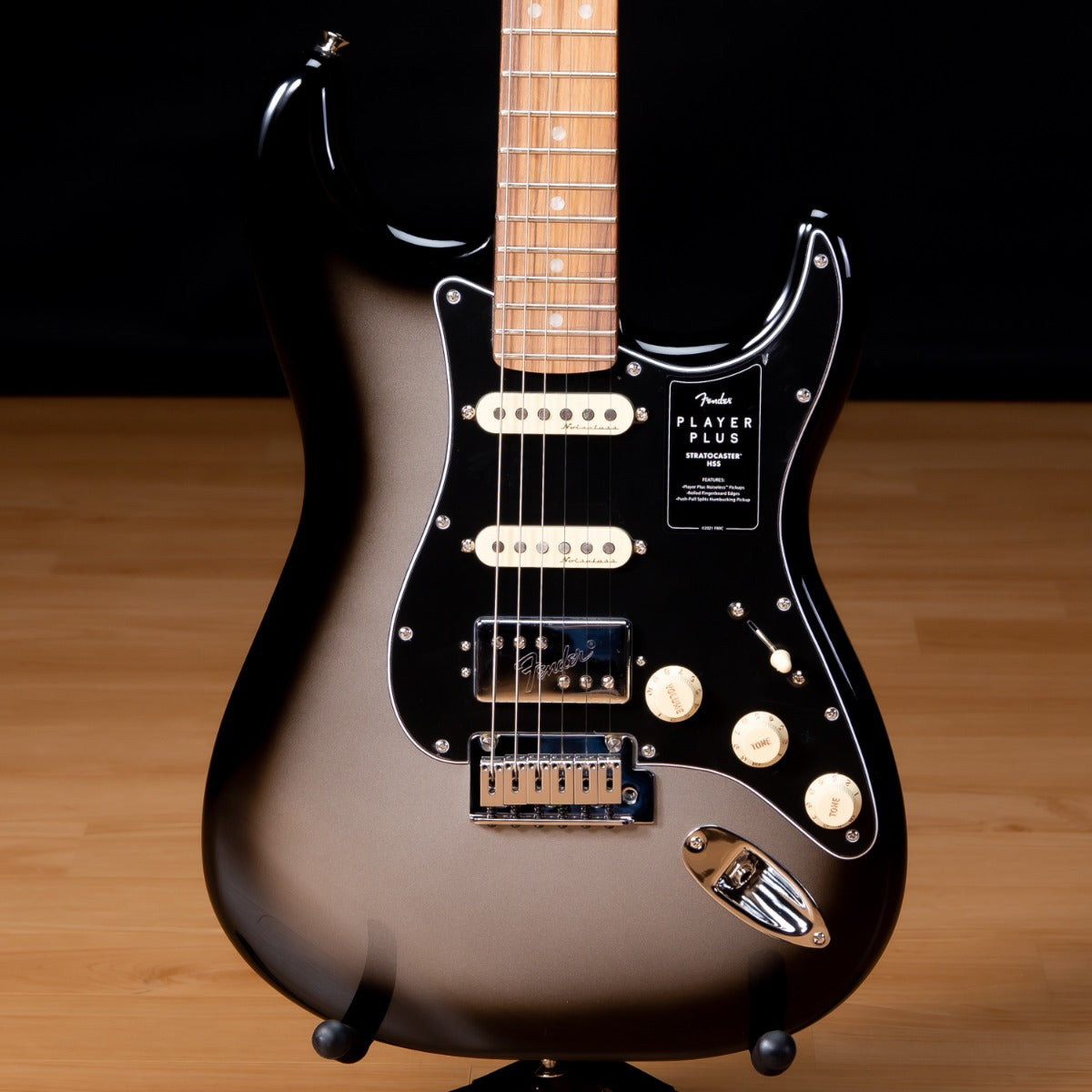 Fender Player Plus Stratocaster HSS - Pau Ferro, Silverburst view 1