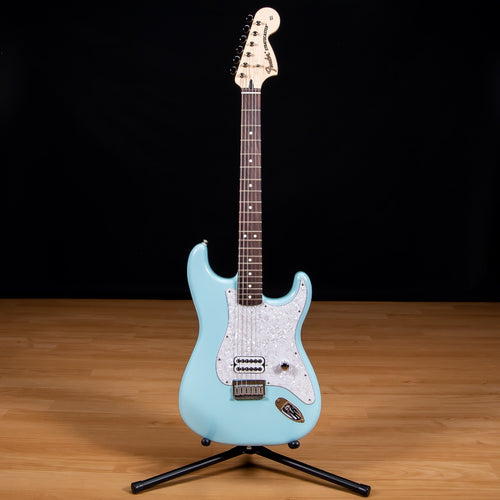 Fender Limited Edition Tom Delonge Stratocaster - Daphne Blue, View 2