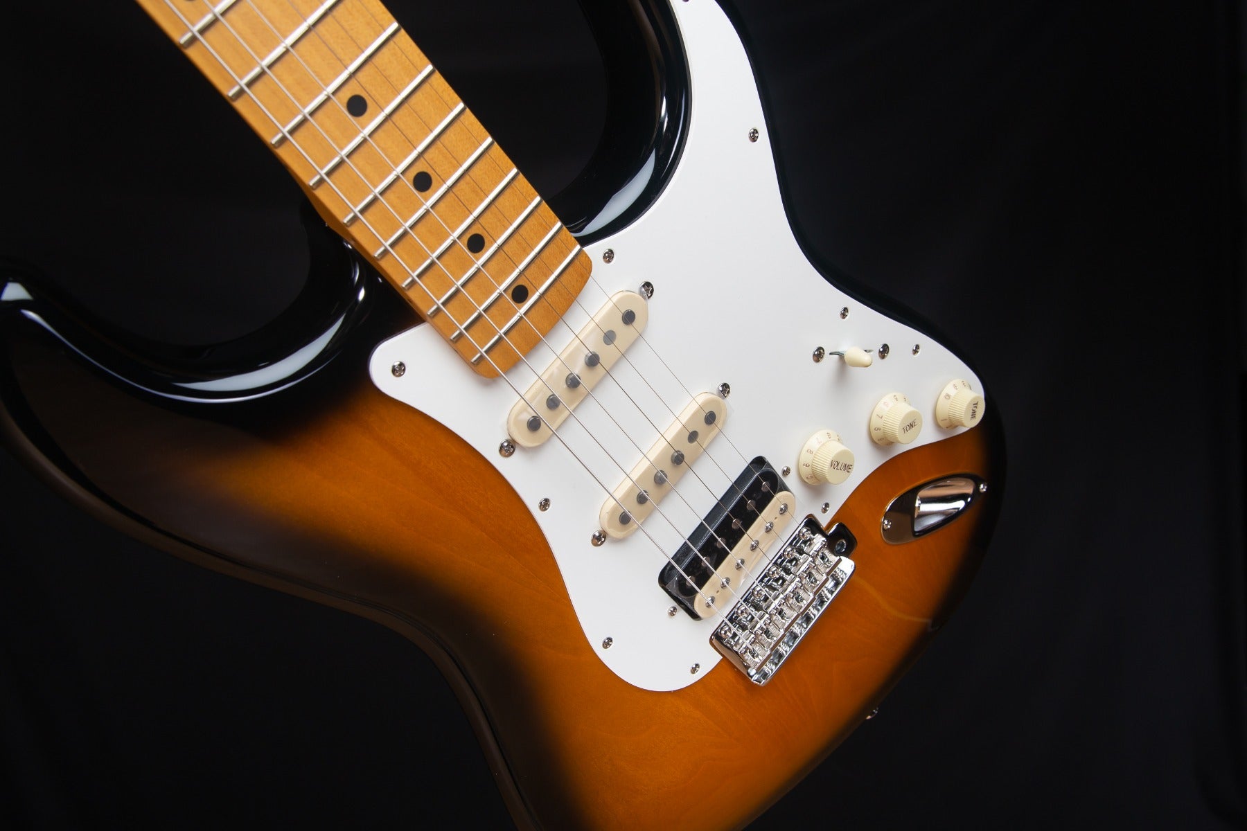 Fender JV Modified 50s Stratocaster HSS - Maple, 2-Color Sunburst view 6