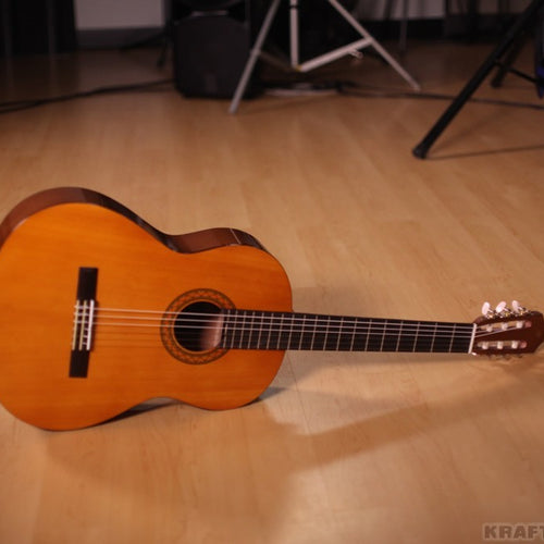 Yamaha C40 PKG Nylon String Classical Guitar GigMaker Starter Pack