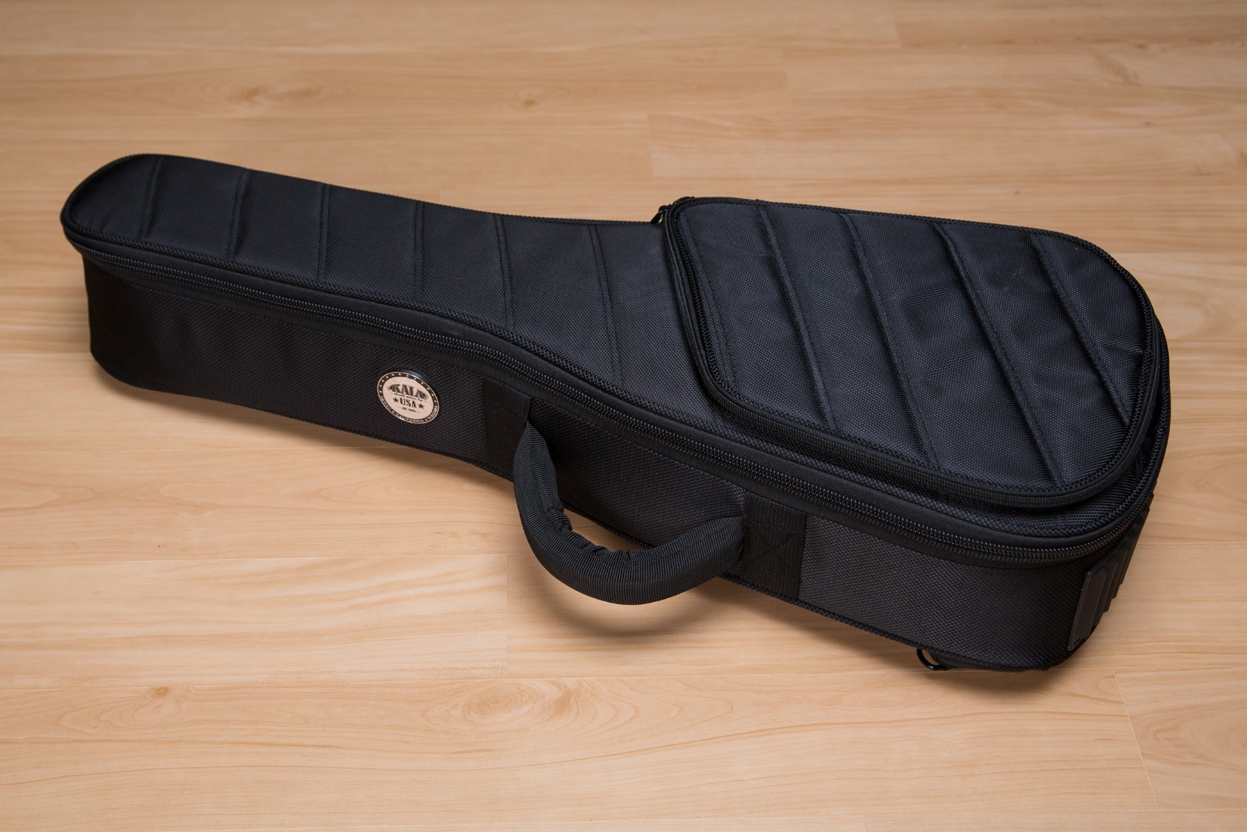 Included guitar soft case for the Kala All Solid Curly Mango Metropolitan Tenor Cutaway Ukulele view 3