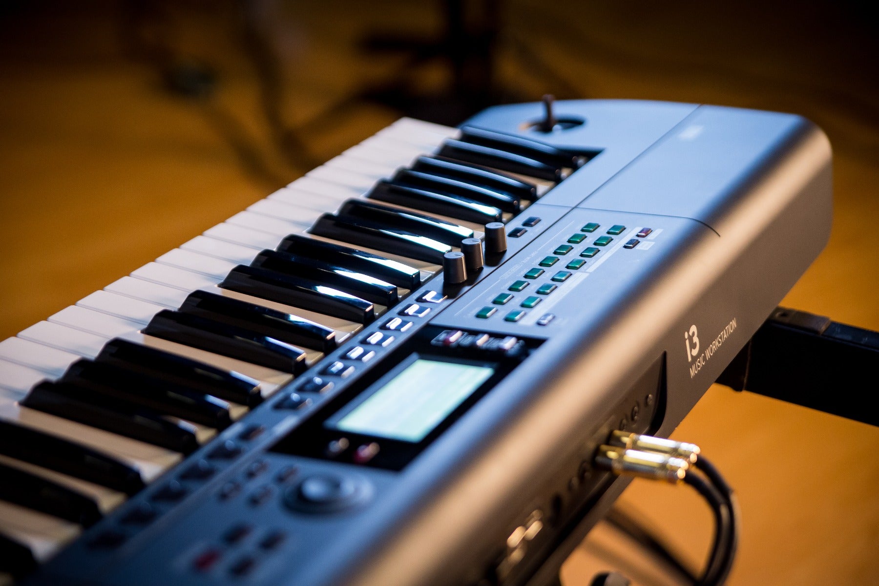 Style shot of the back angle of the KORG i3