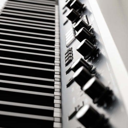 Korg SV273S Stage Vintage Piano - Vintage Creme - angled keyboard