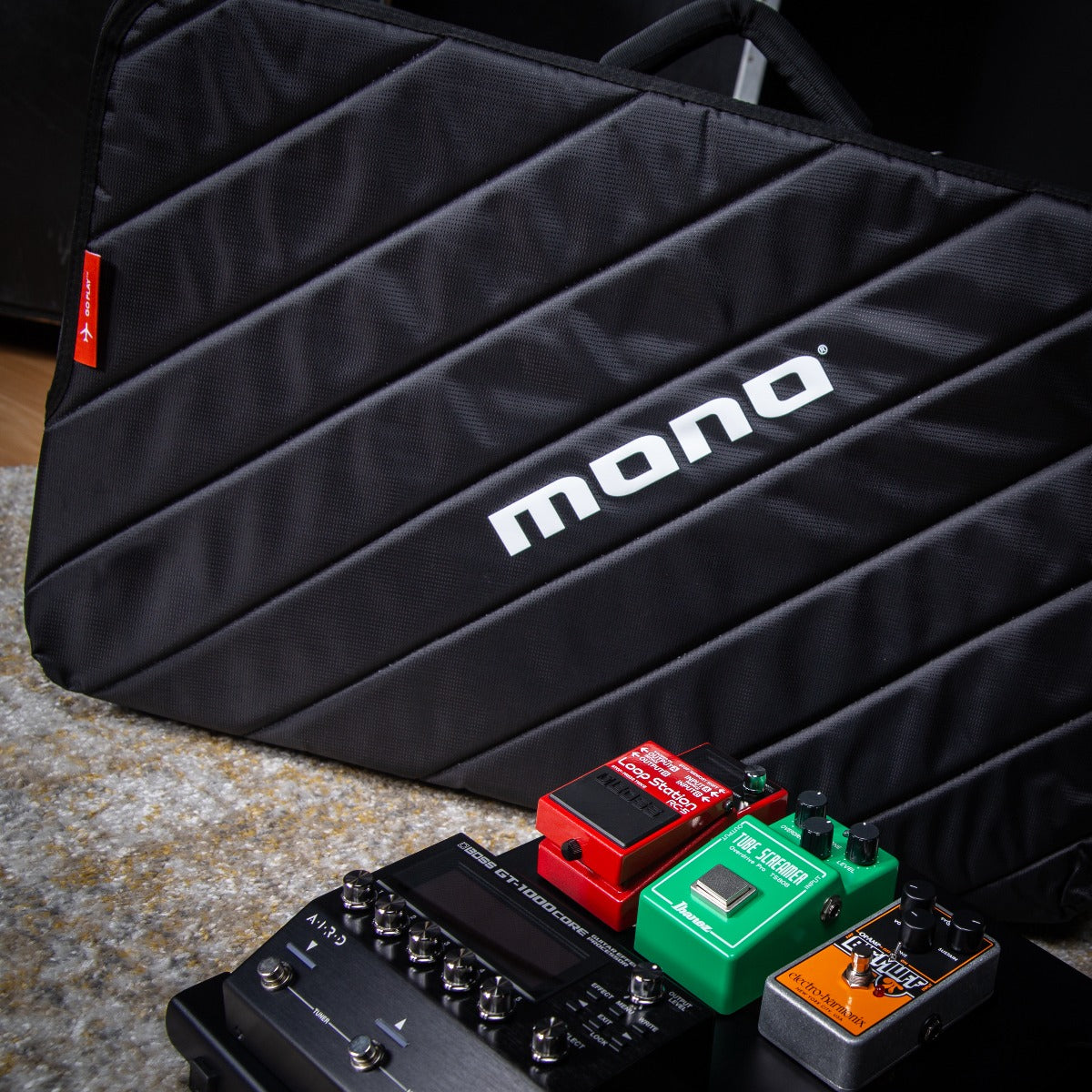 Pedalboard Small, Black and Club Accessory Case 2.0, Black – MONO