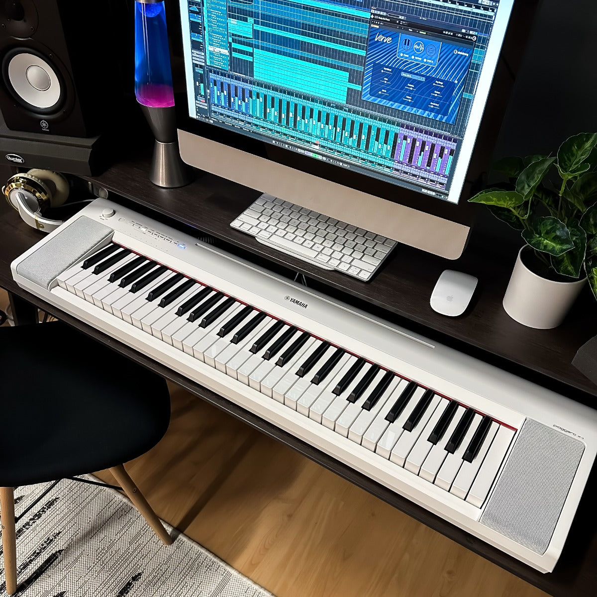 Yamaha Piaggero NP-15 61-Key Portable Keyboard - White BONUS PAK