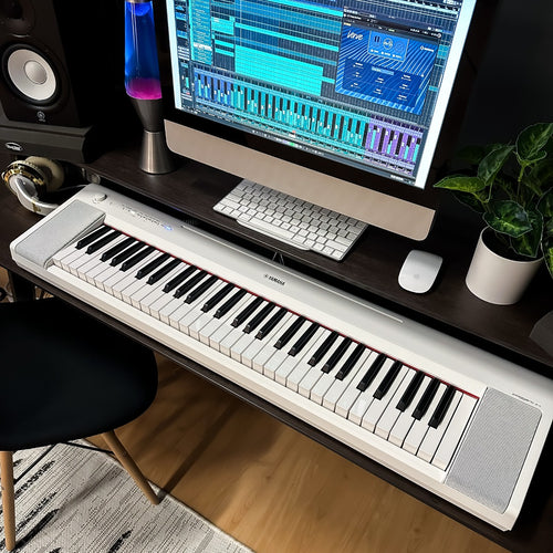 Yamaha Piaggero NP15 61-Key Portable Keyboard with Power Adapter - White, View 3