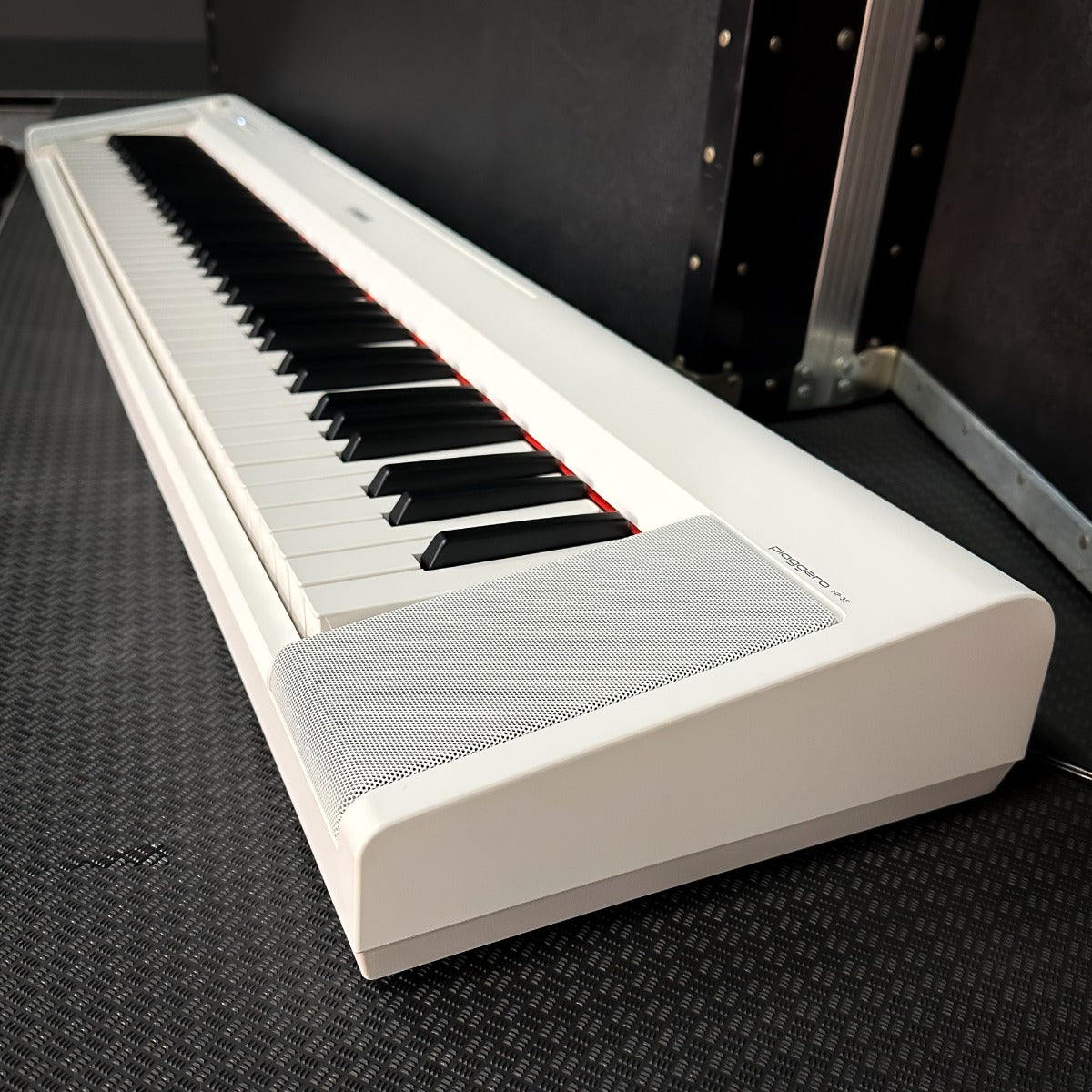 Yamaha Piaggero NP35 76-Key Portable Keyboard with Power Adapter - White, View 5