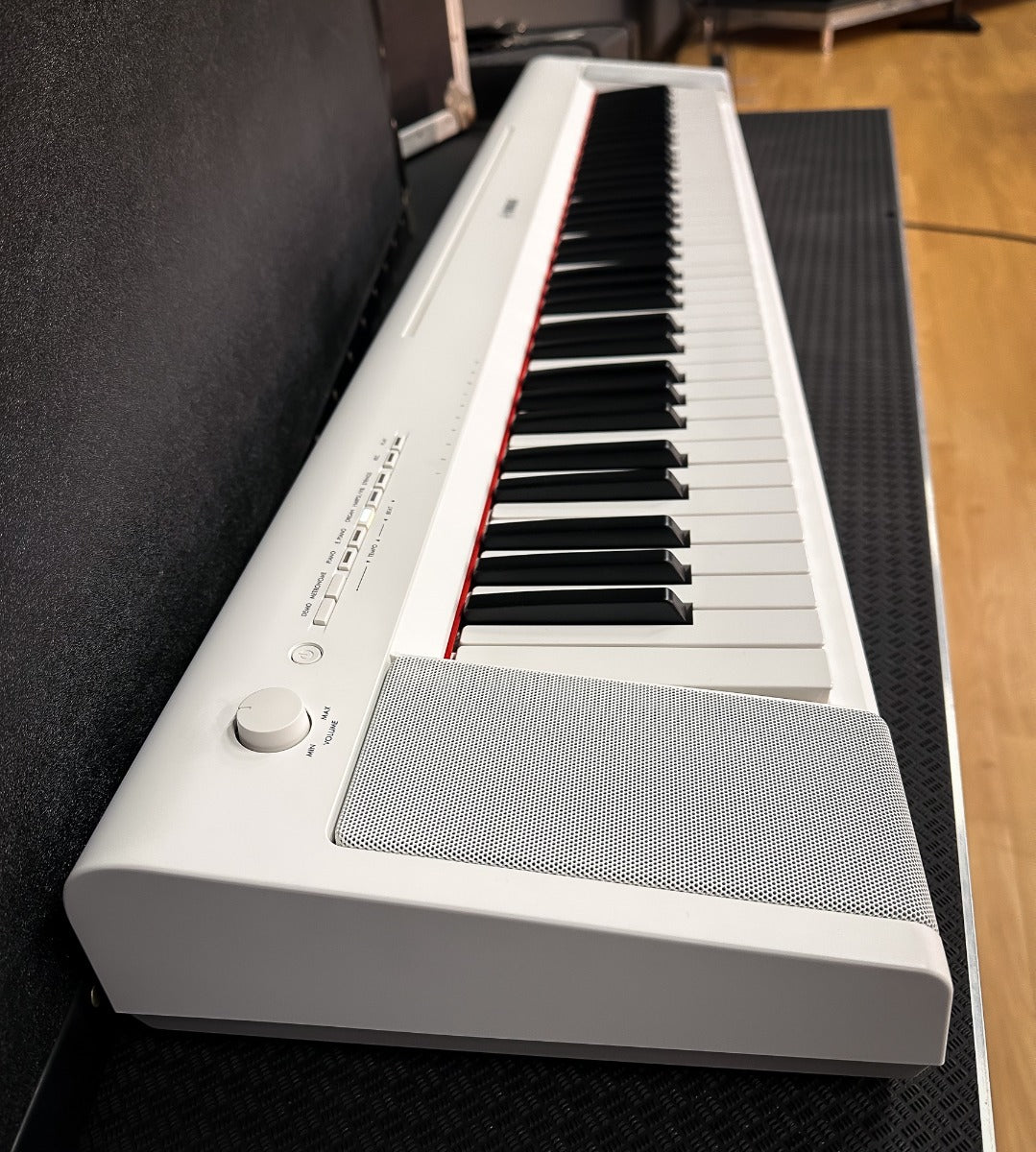 Yamaha Piaggero NP-35 76-Key Portable Keyboard - White BONUS