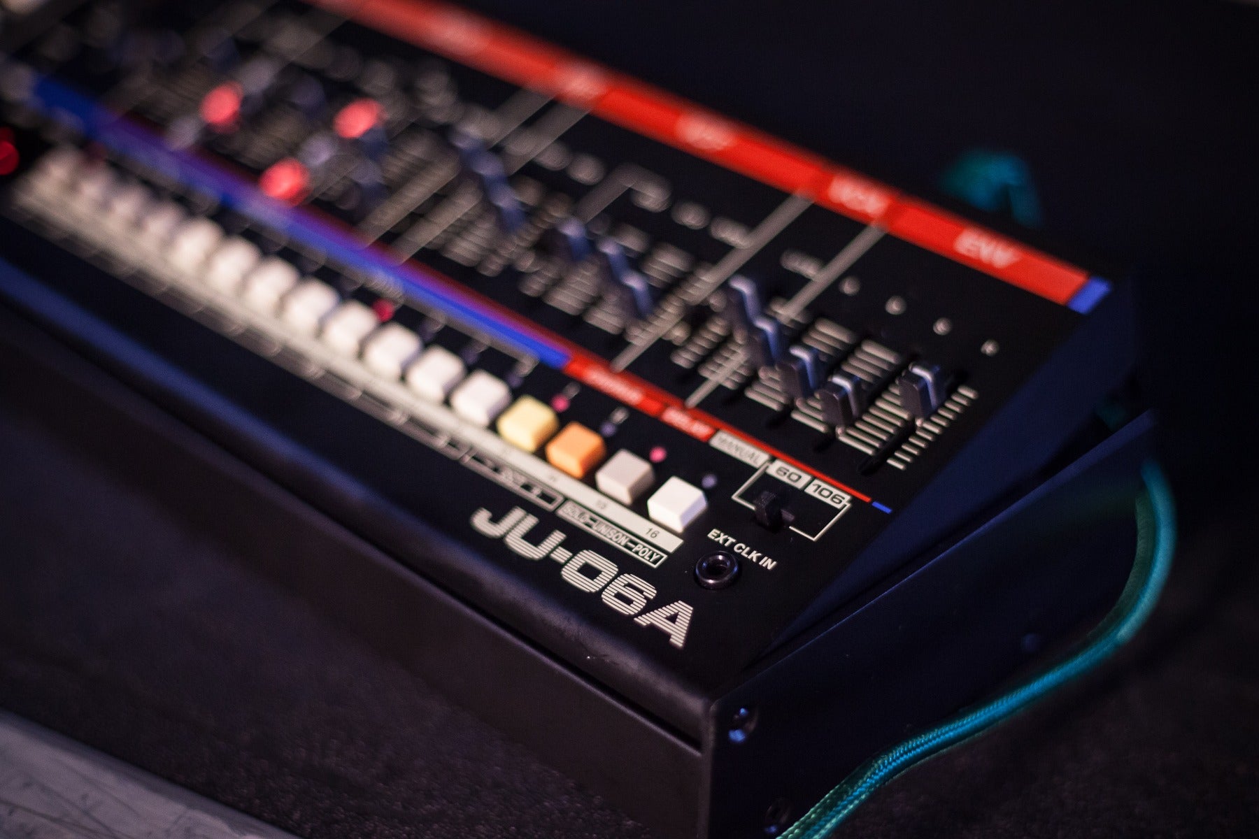 Roland Boutique JU-06A Synthesizer Sound Module – Kraft Music