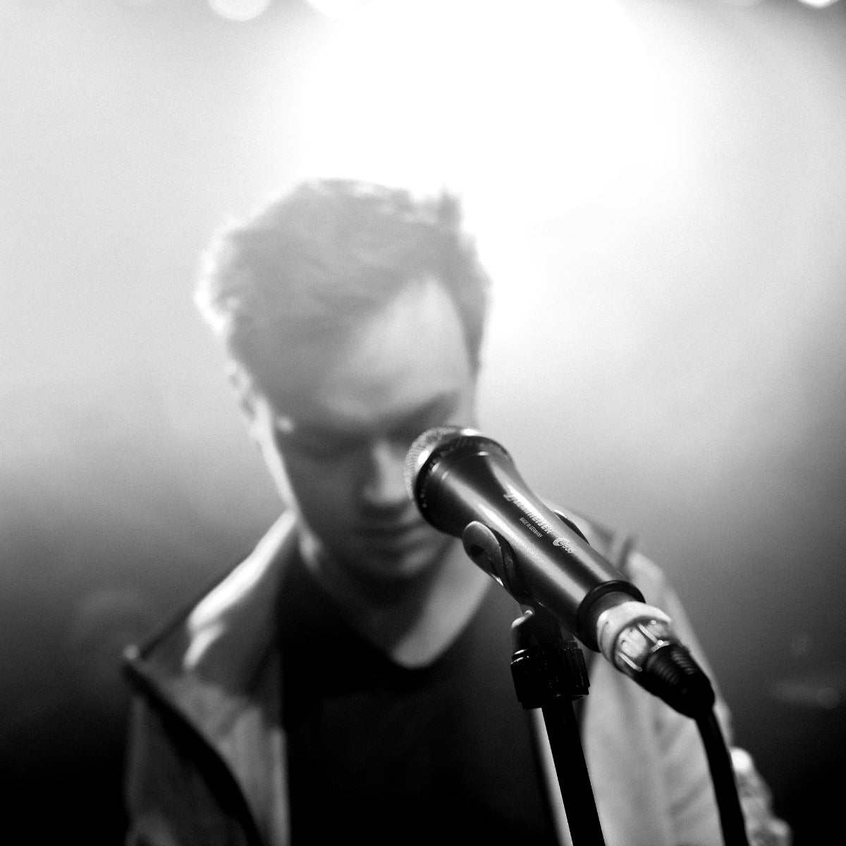 Sennheiser e 935 Dynamic Vocal Microphone 