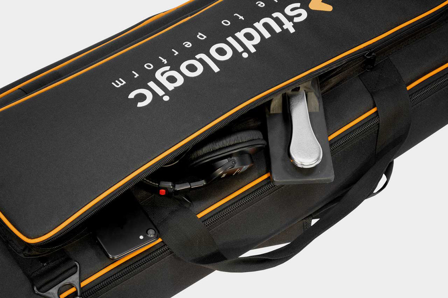 Studiologic Size A Soft Case for Numa Compacts – Kraft Music