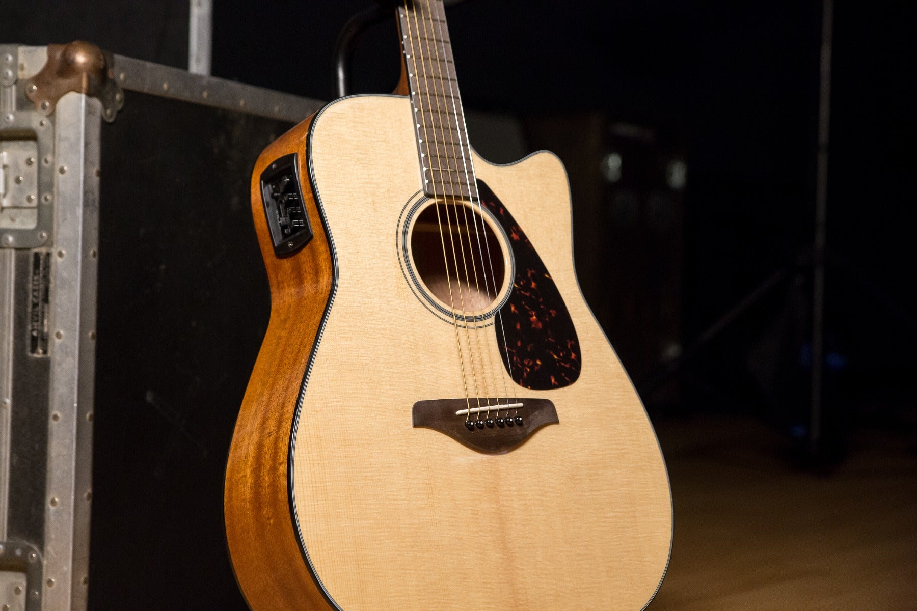 Yamaha FGX800C Acoustic-Electric Guitar - Natural