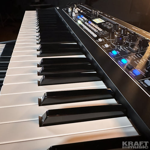 Yamaha CK61 Stage Keyboard - View 2
