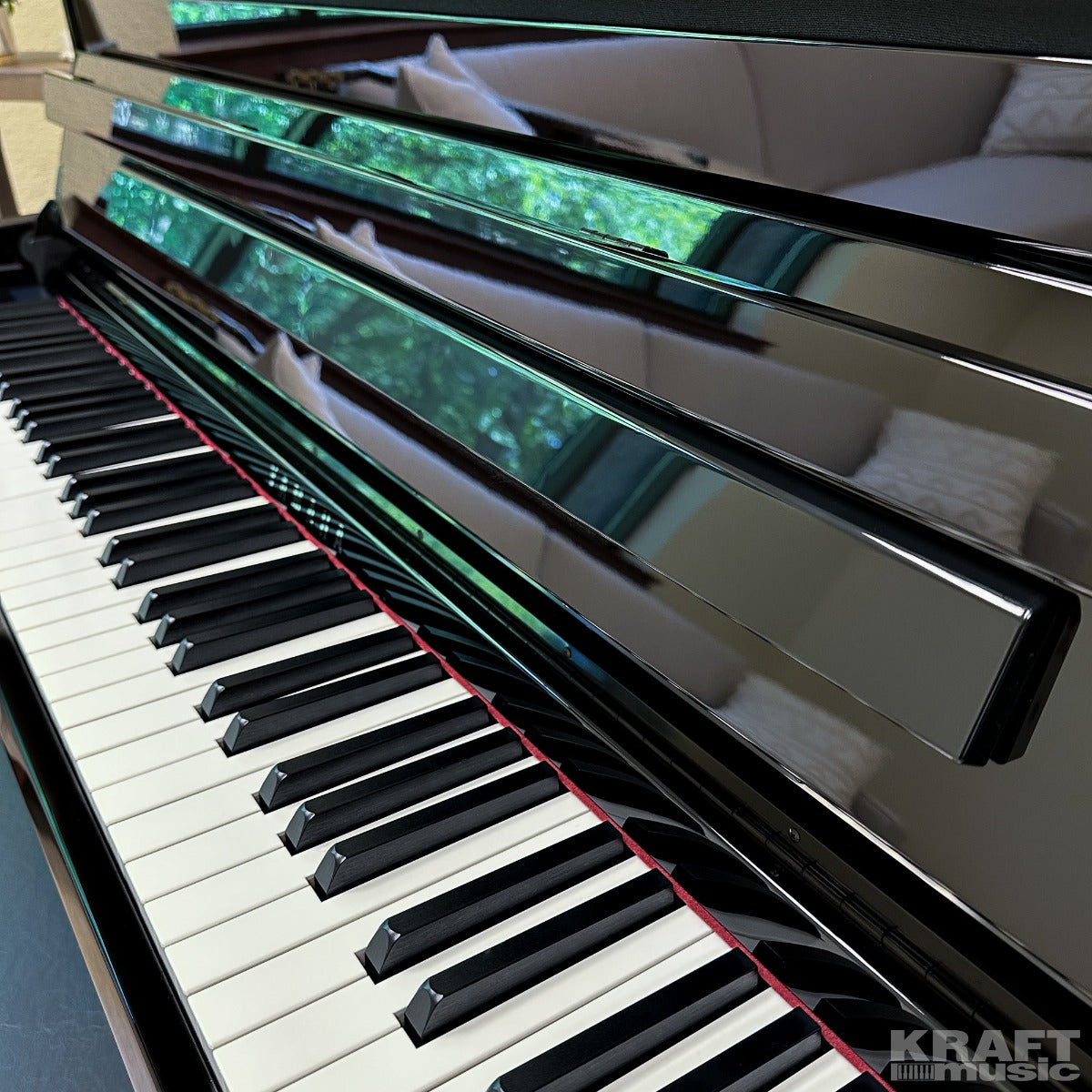Yamaha Clavinova CLP-785 Digital Piano - Polished Ebony - Music Rest Closed